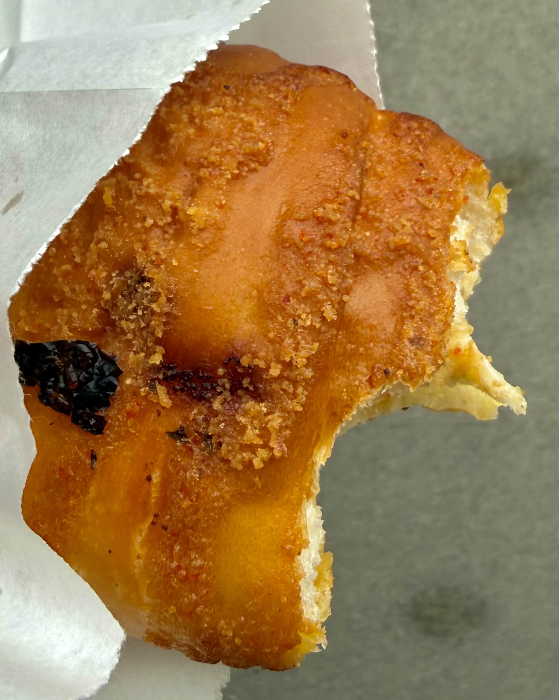 비비씨씨의 명란 마요 소금빵 윗면 이미지