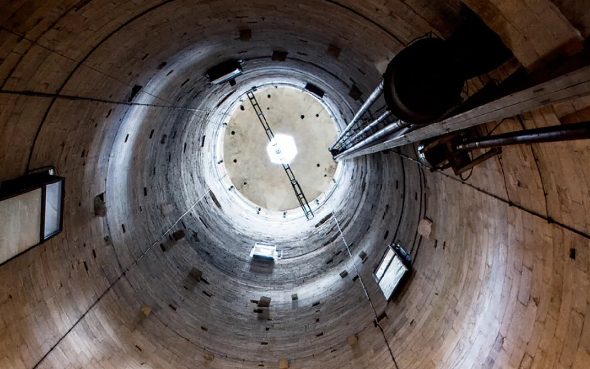 피사-피사의사탑-내부-뻥-뚤림