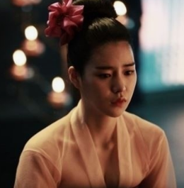 파격적인 노출연기로 데뷔한 현재 최고의 스타