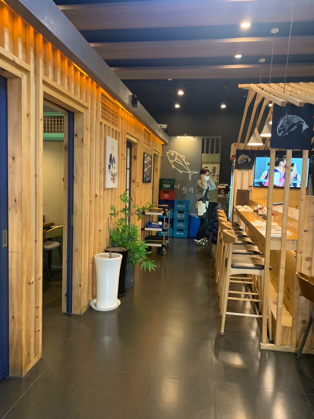 초이참치 다찌석