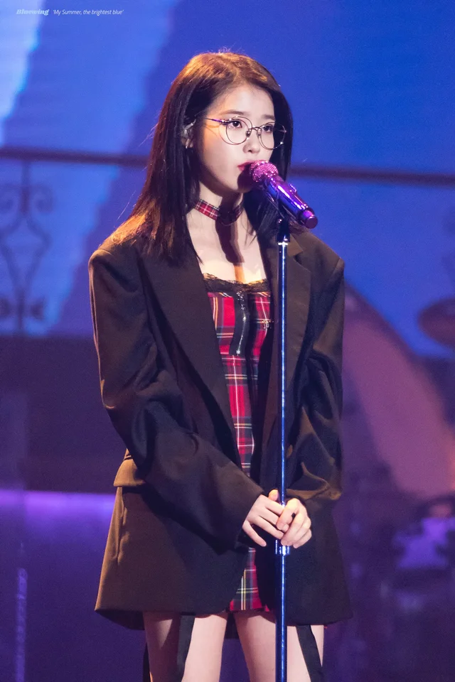 아이유 사진 모음 / 무대 코디 패션 / 일상 사복 패션