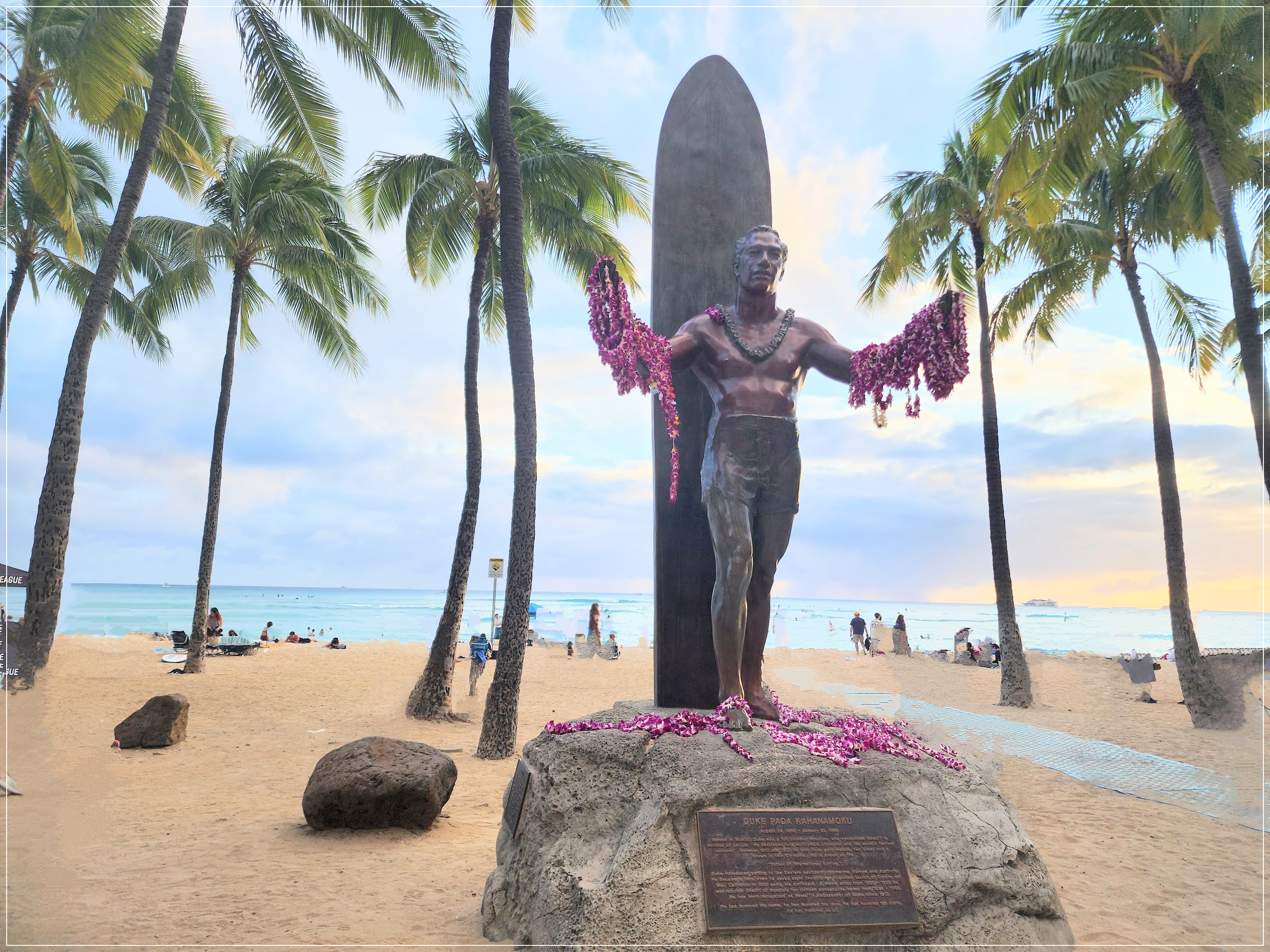 듀크 카하나모쿠 동상 (Duke Kahanamoku Statue)