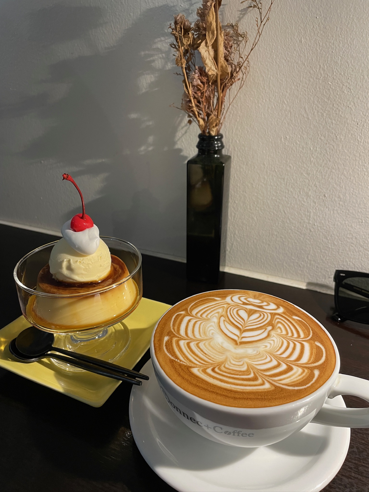 커넥트 커피 라떼 아트와 클래식 푸딩