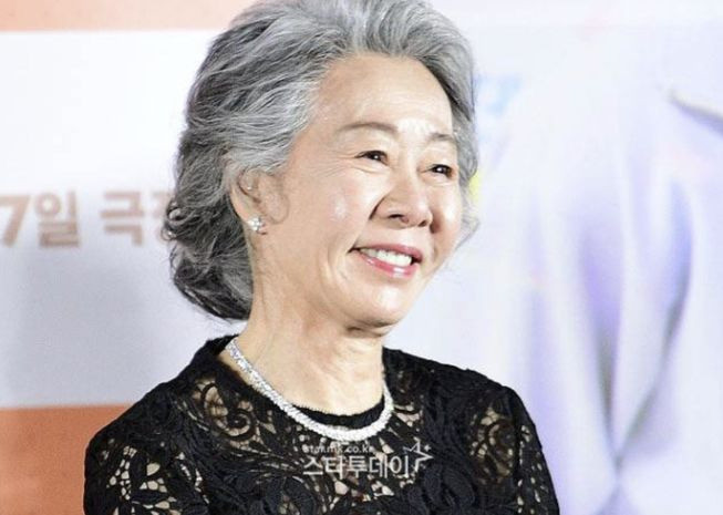윤여정 팔순 잔치 총정리｜나이&middot;정재승&middot;김수철 축하공연&middot;오스카 트로피&middot;프로필