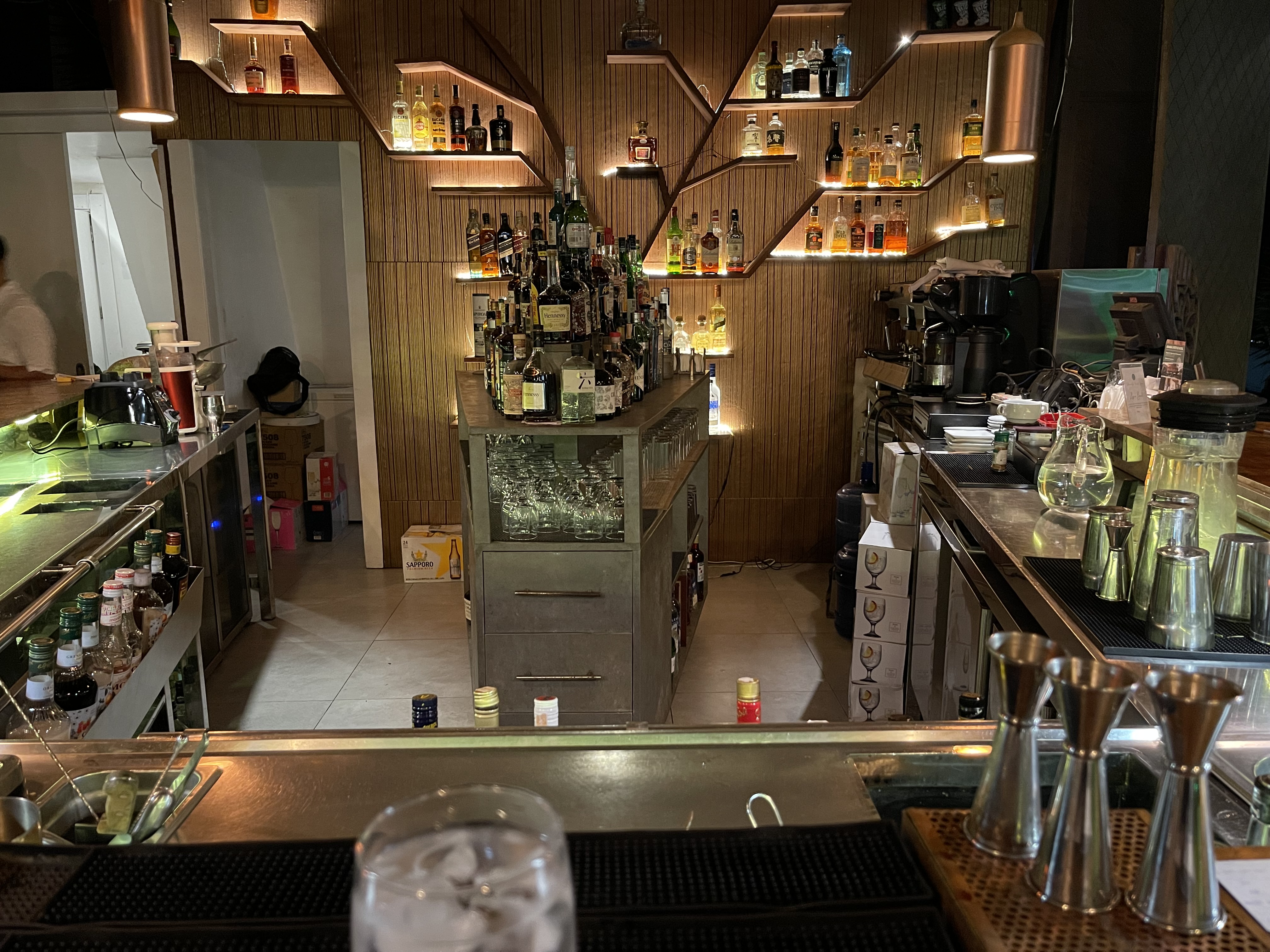 Asmara Gravity Bar 바 테이블