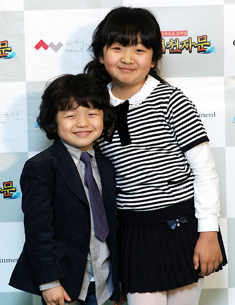 배우-왕석현-누나