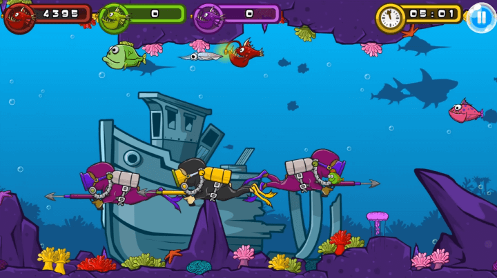 3인용-물고기-키우기-게임하기-플레이-자신보다-크기가-작은-오징어를-먹는-화면