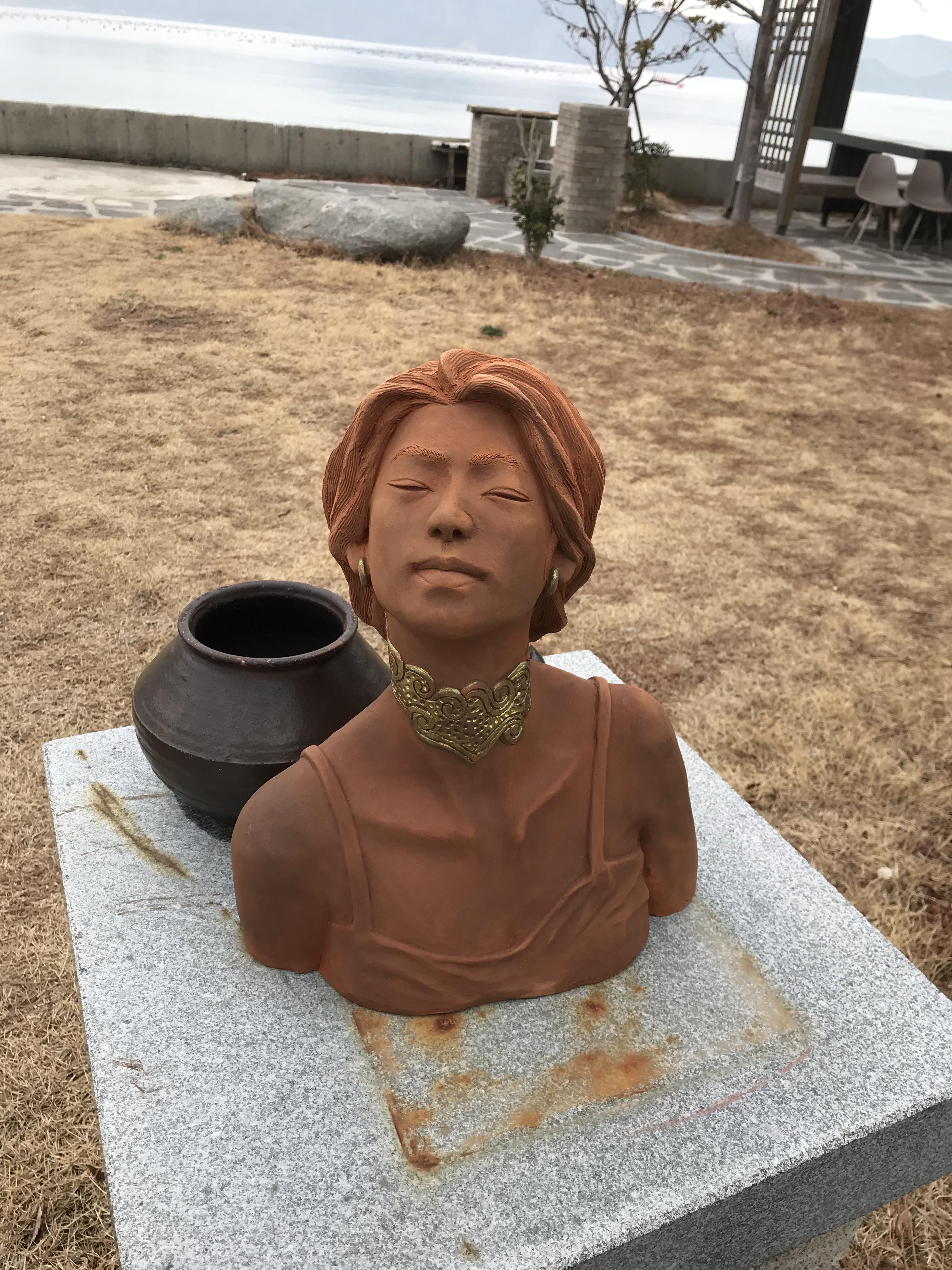 연홍도 미술관 앞 조형물