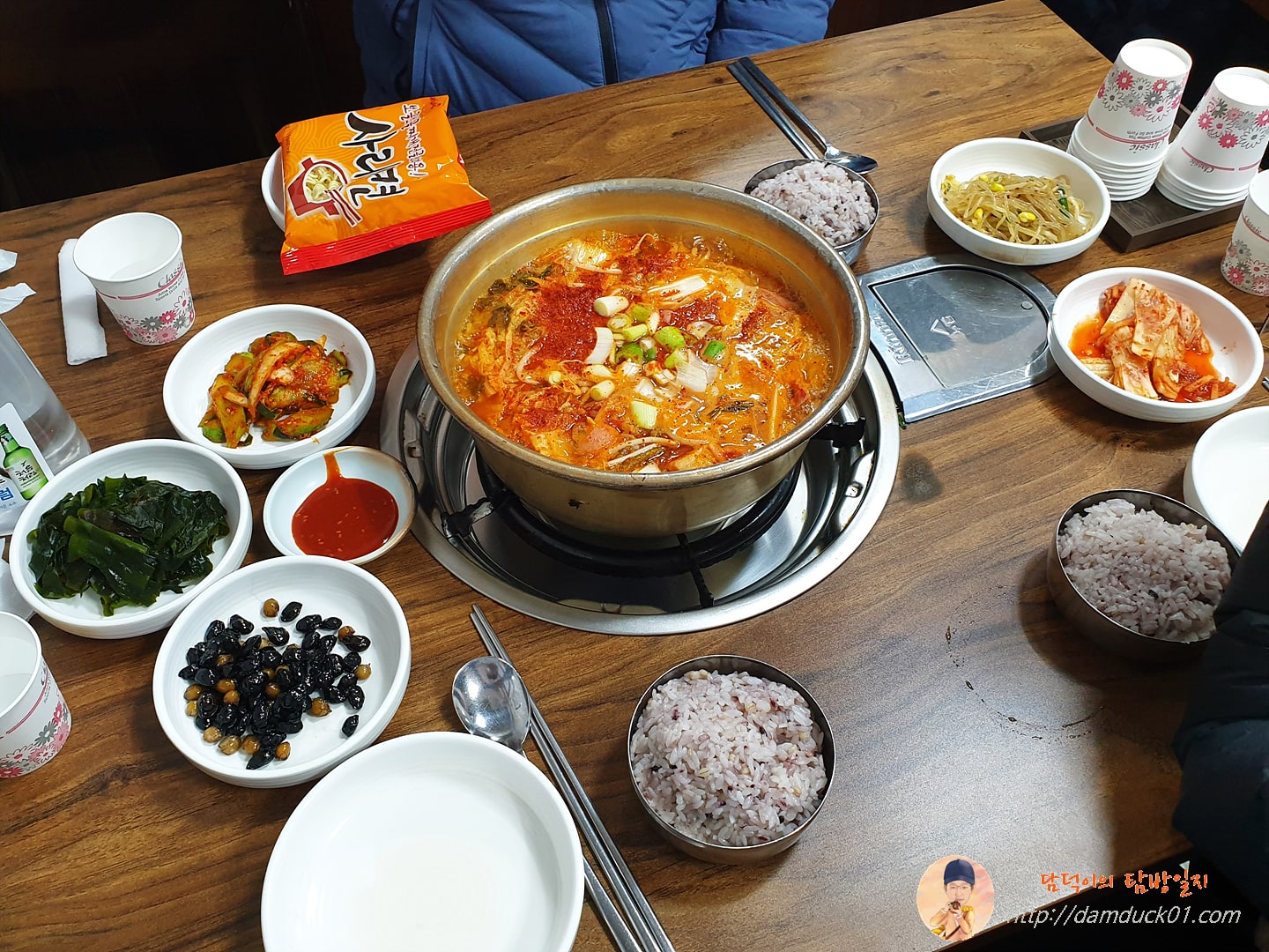 부대찌개 한 상 차림