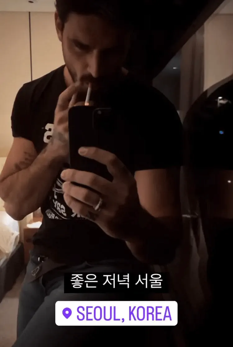 넷플릭스 영화 365일의 남주인공 배우 미켈레 모로네가 신라호텔에서 실내 흡연