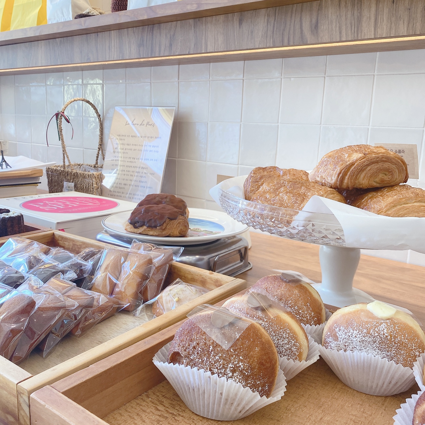 라룬드파리(la lune de paris)카페 경기 화성 동탄 반송동 센트럴파크 주차 베이커리 르꼬르동블루 파티시에 케이크 샌드위치 까눌레