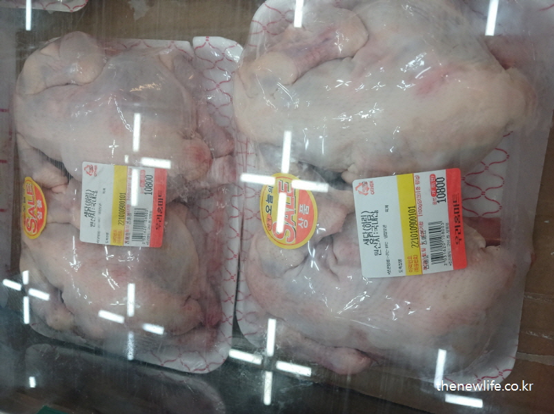 설탕 중독 증상에서 벗어나는 방법으로 단백질 식품-포장된 포장된 생닭