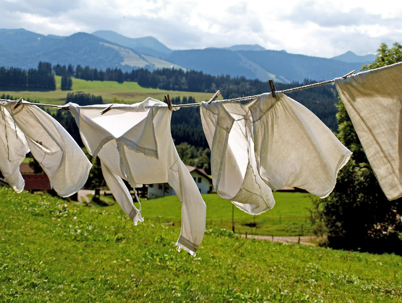 손빨래용 다듬잇돌과 방망이, 몸으로 감당했던 세탁의 시간