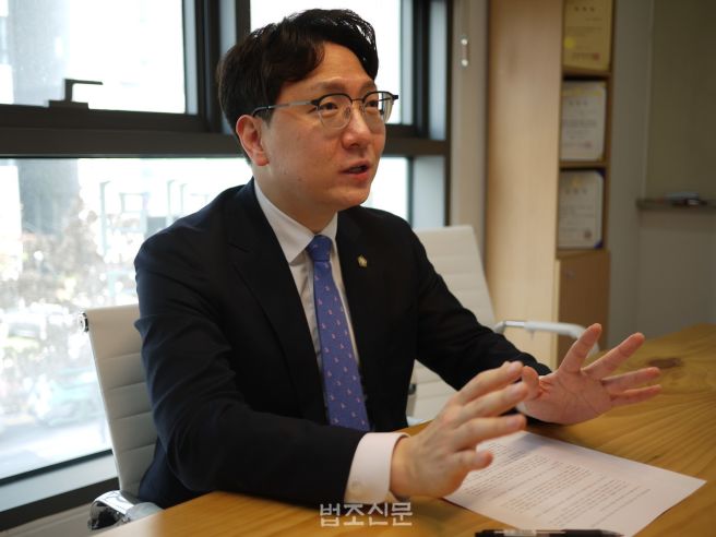 신인규 변호사 법조 경력