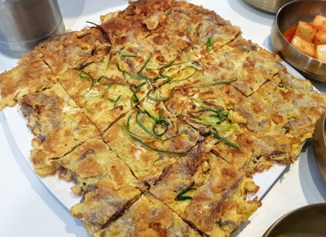 파전과 같이 노릇노릇하게 굽힌 육전