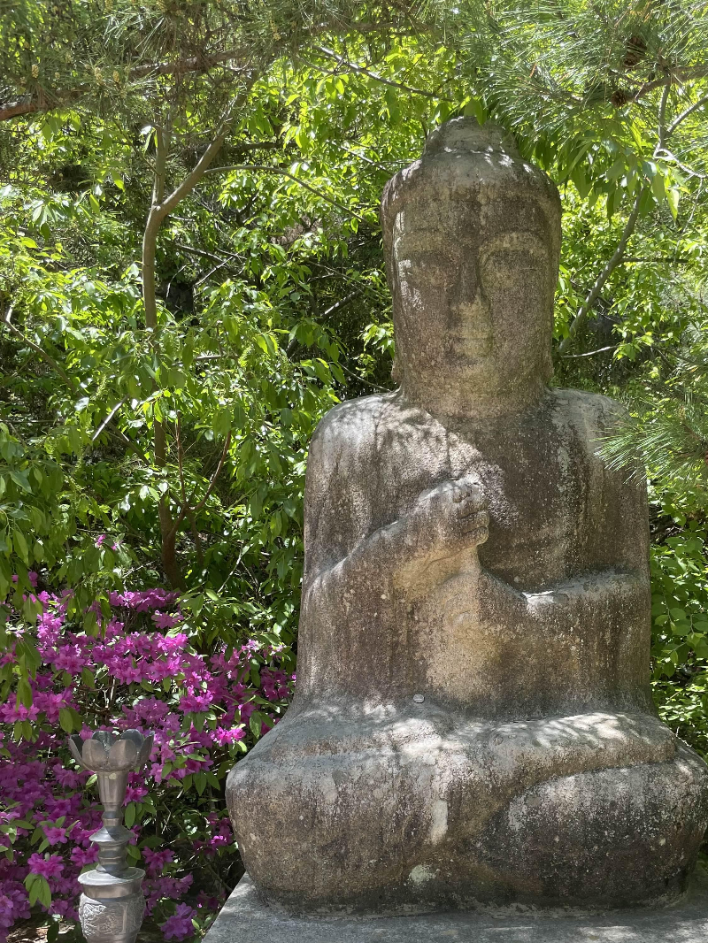 군위 삼존석굴 석조비로자나불좌상