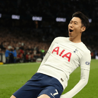 골인 후 세레머니중인 손흥민