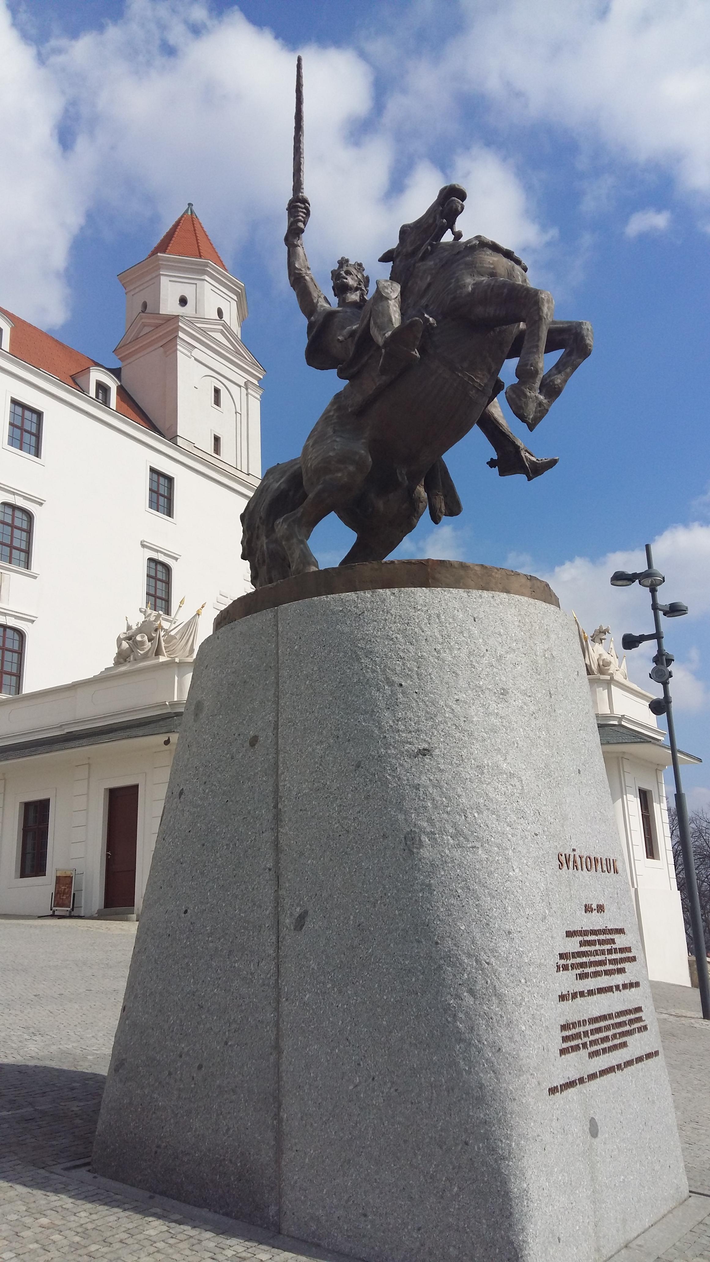 슬로바키아 브라티슬라바 성과 동상 근접 샷