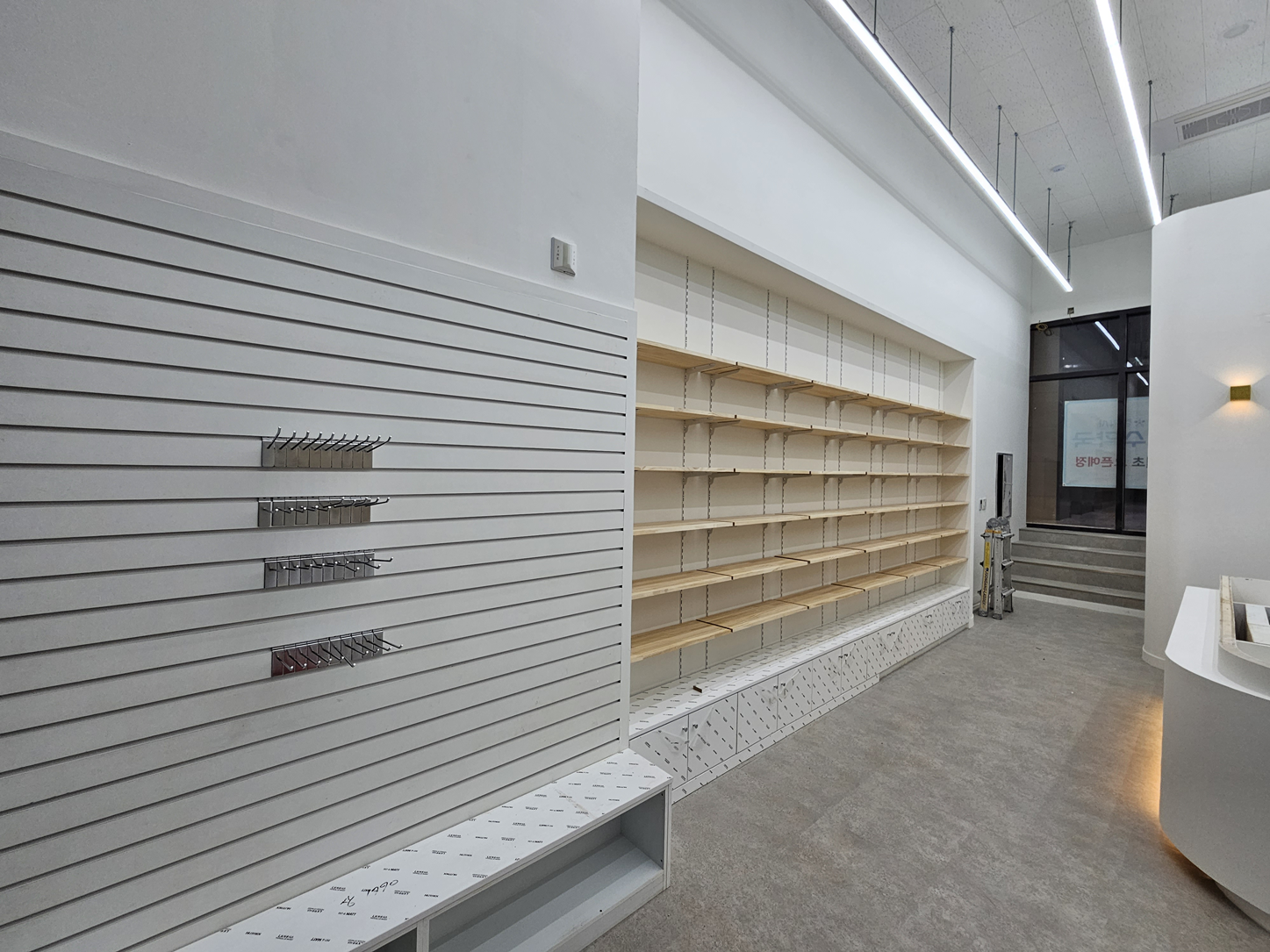 약국진열장인테리어