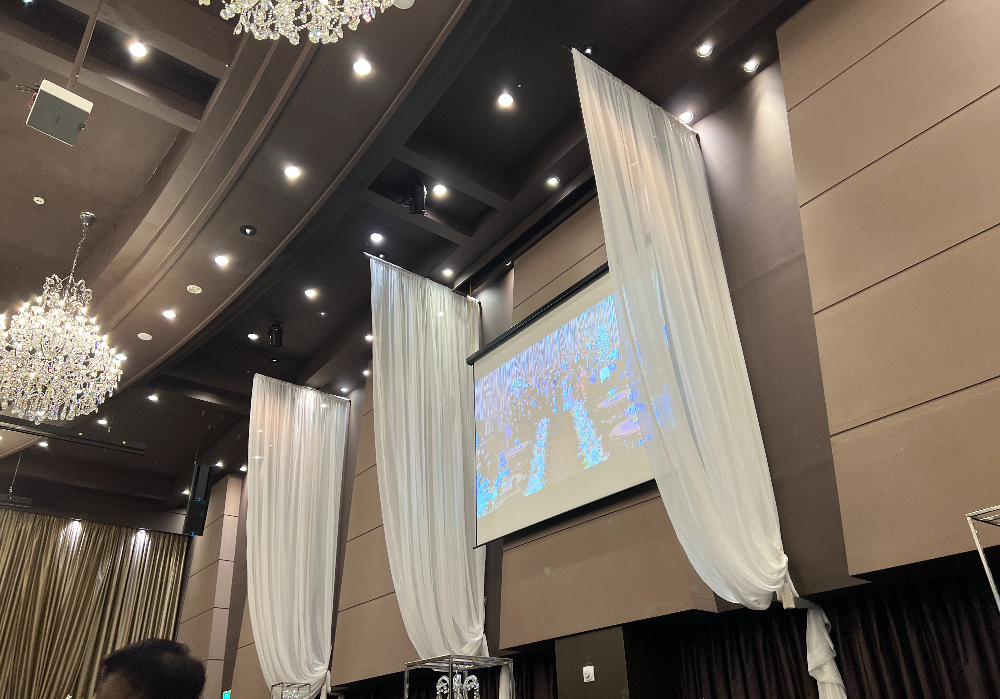 웨딩홀의-벽장식