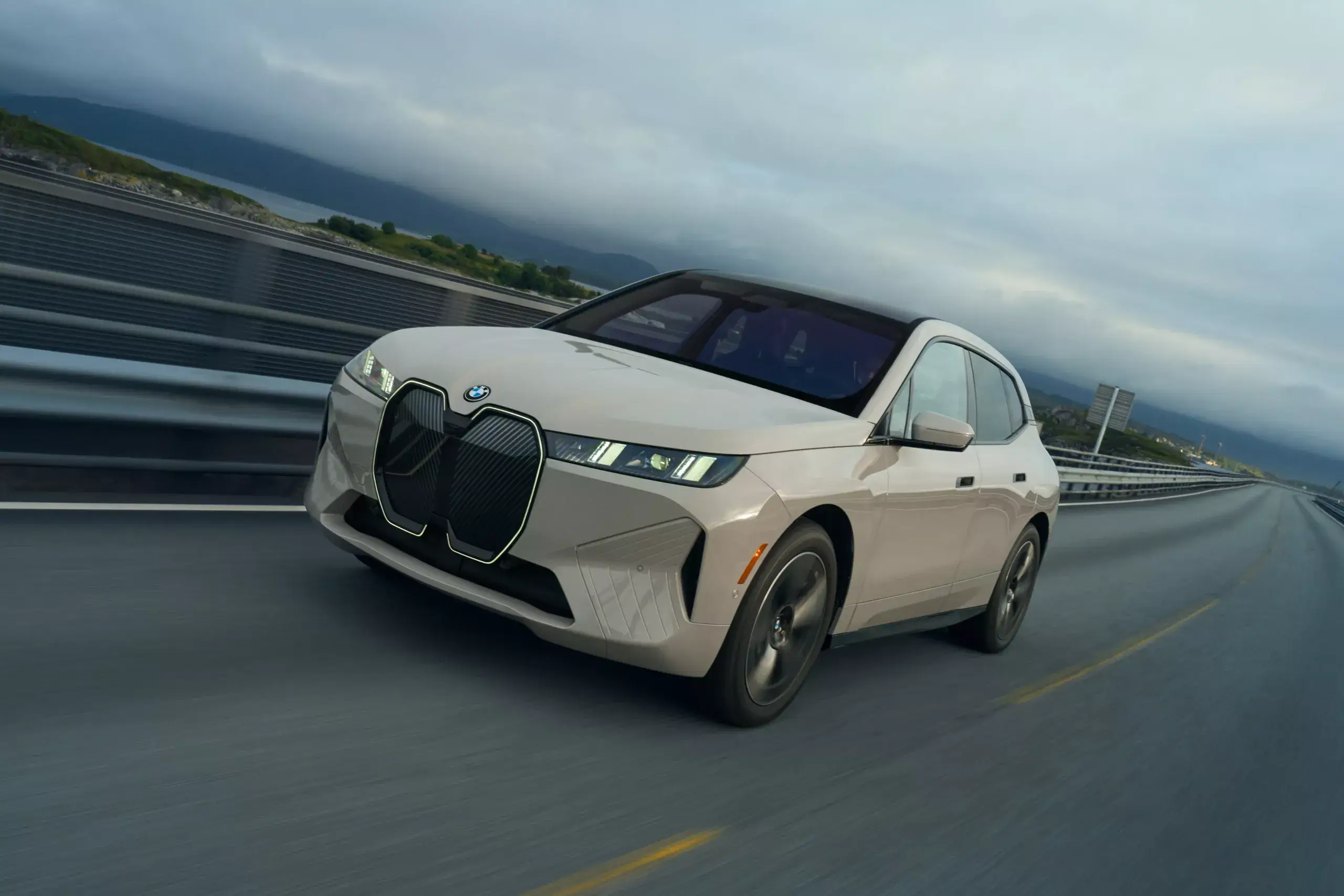 BMW IX 이미지 주행 이미지