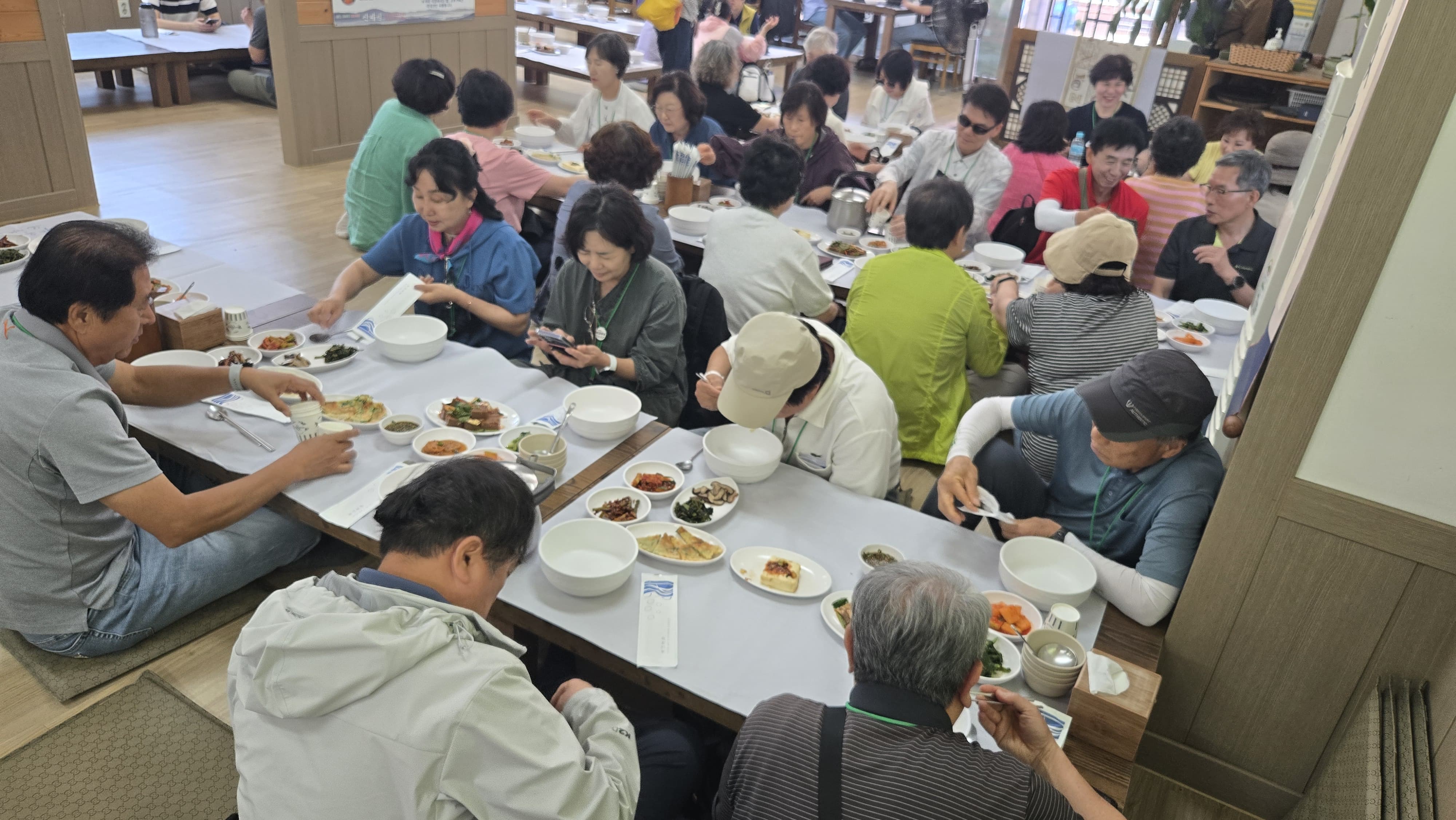 맛있는 음식 앞에서는 이야기도 더욱 풍성