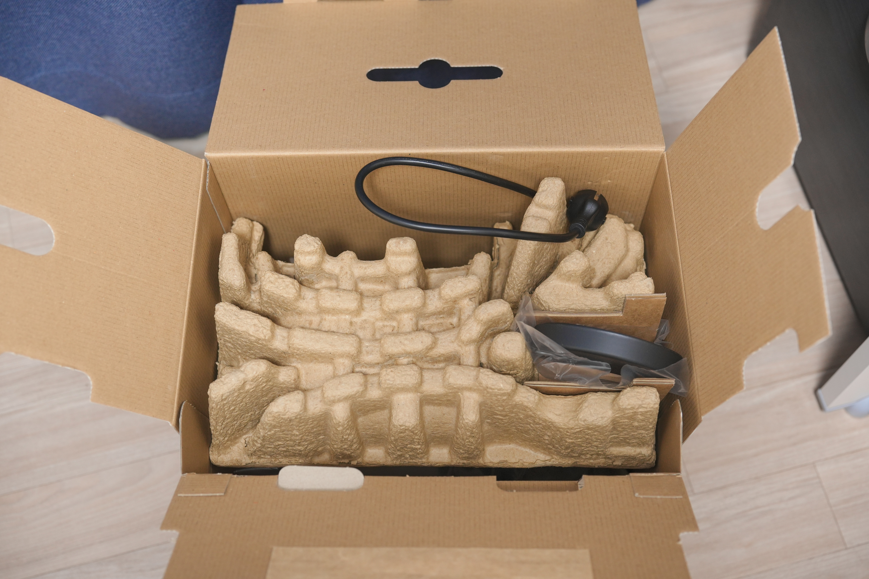 네스프레소 캡슐과 컵 사용 사진