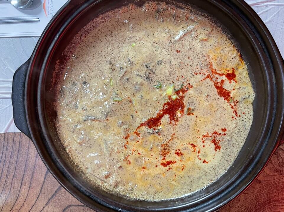 식당-길목-꺼먹지-들깨탕-모습