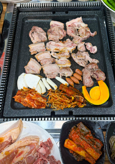 부뜰생고기한돈무한리필 대표 메뉴