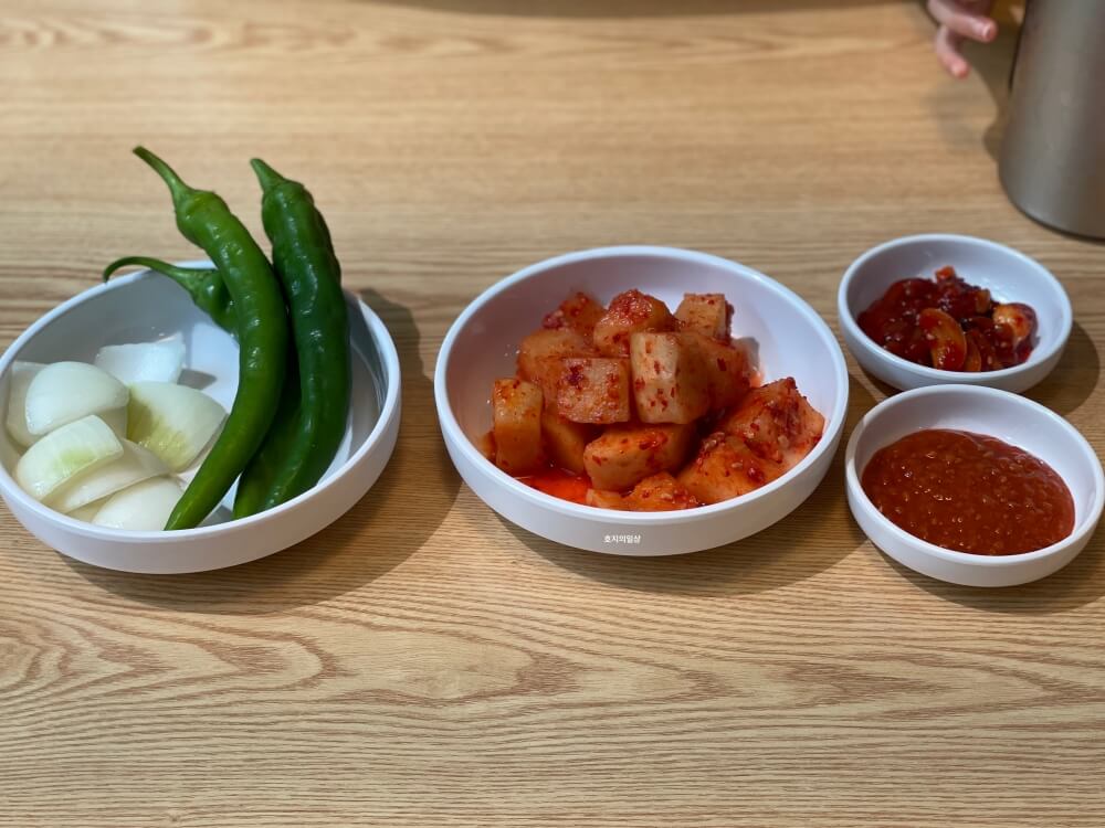 수원 광교 맛집 논현 삼계탕 광교점 - 기본 밑반찬