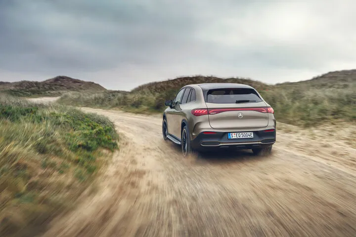 EQE SUV 후면