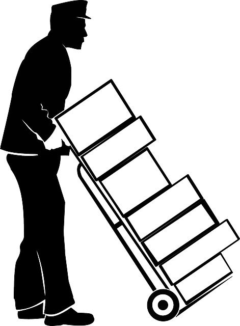 상자를 수레에 싣고 옮기는 그림