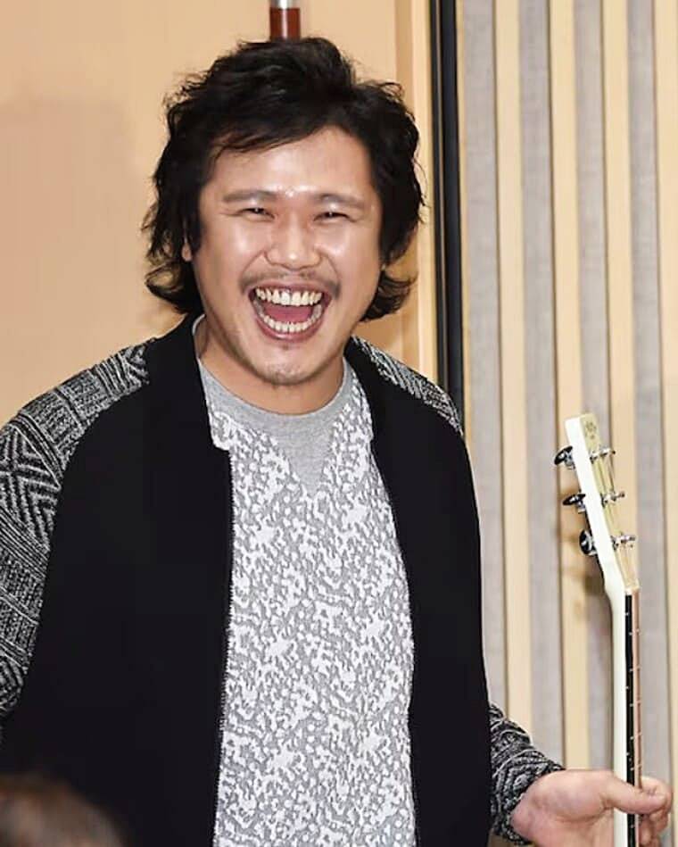 가수-육중완