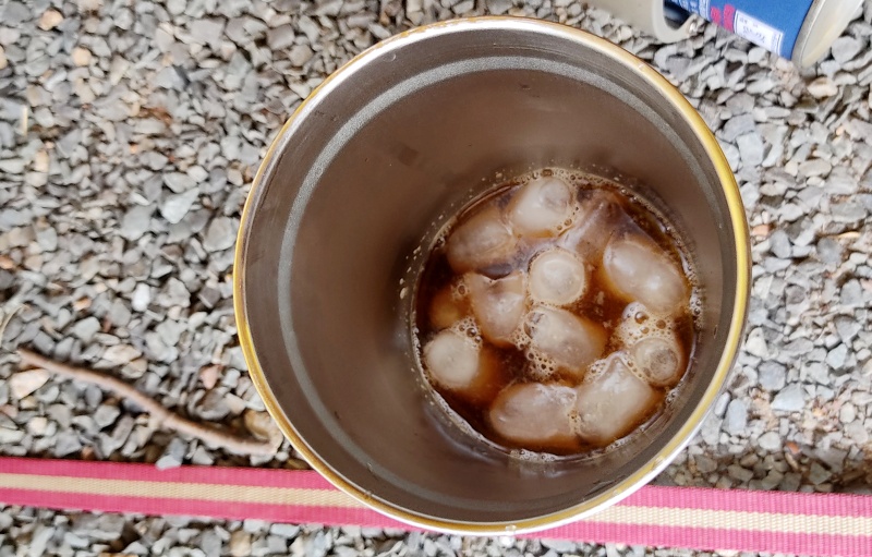 텀블러로 시원한 콜라마시기