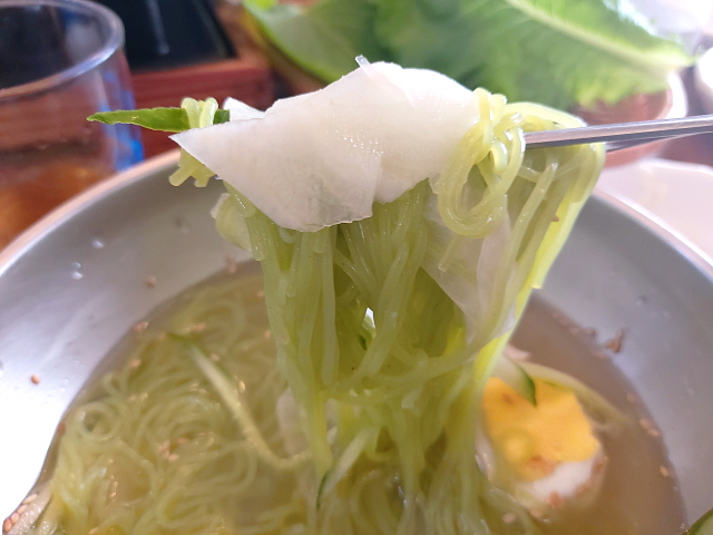물냉면