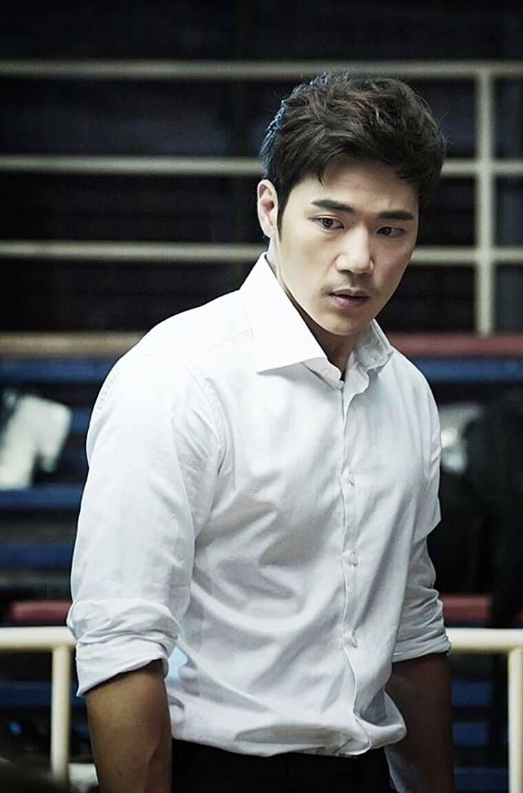 배우-김강우