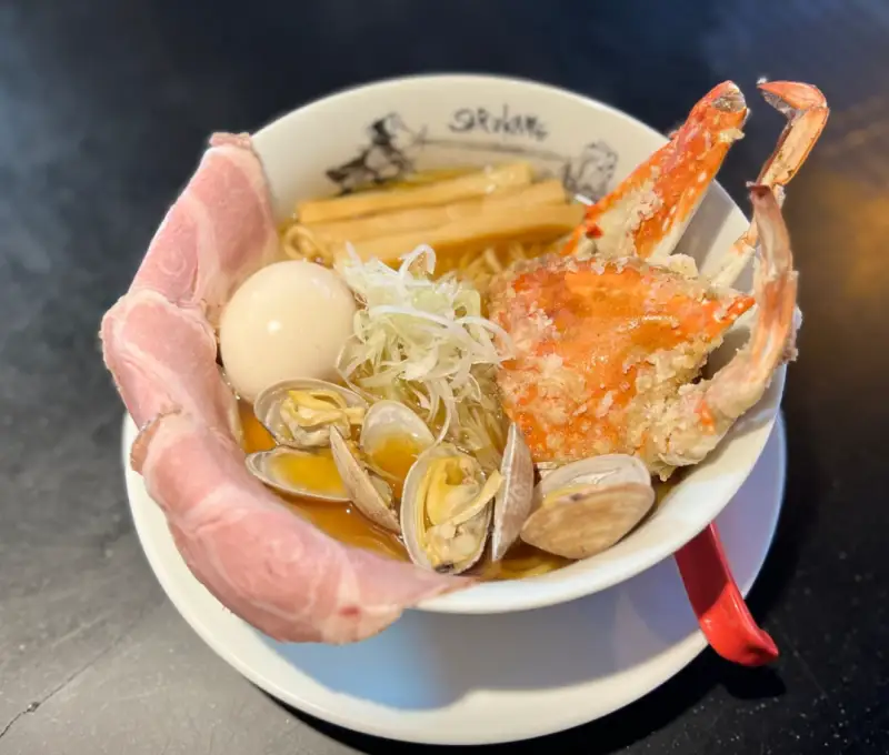 사루카메-꽃게바지락라멘