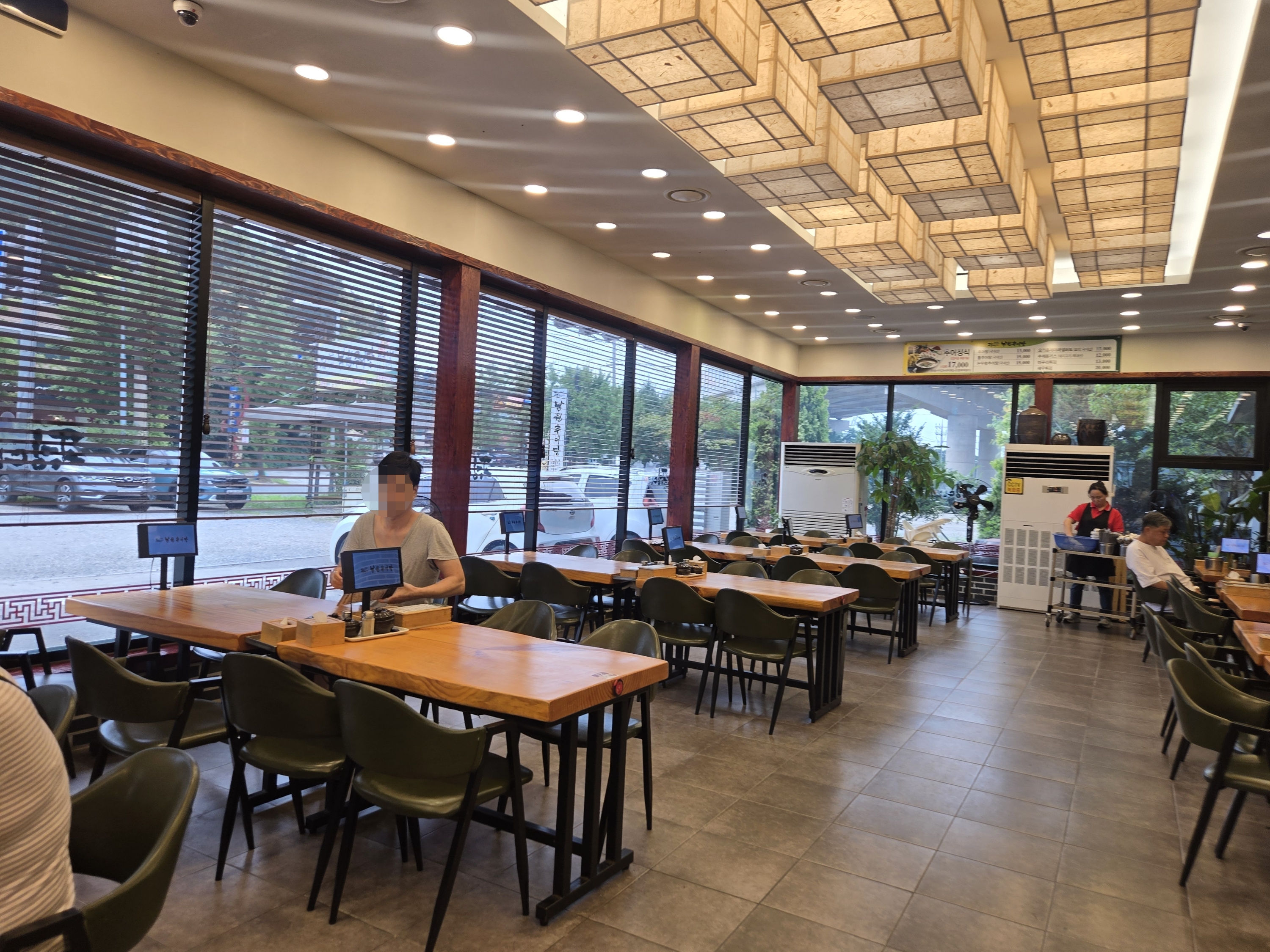 원당 정담명가 남원추어탕 내부