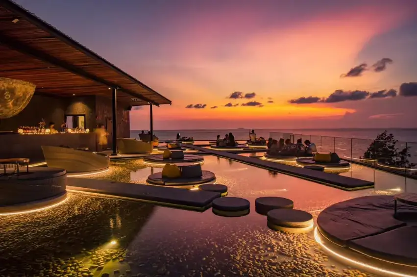 Over The Moon Rooftop Bar (Ana Anan Resort)