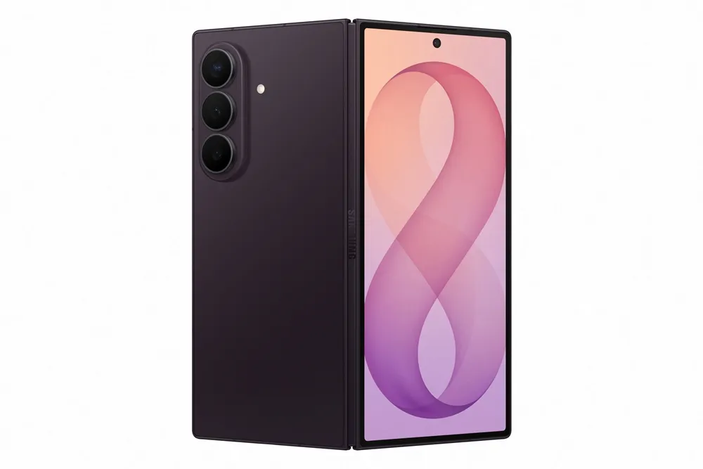 폴드8의 카메라 2개 구성과 달리 망원을 더한 3개로 구성되어 있죠.