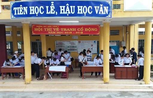 교실 속 "띠엔 혹 레 허우 혹 반" 2