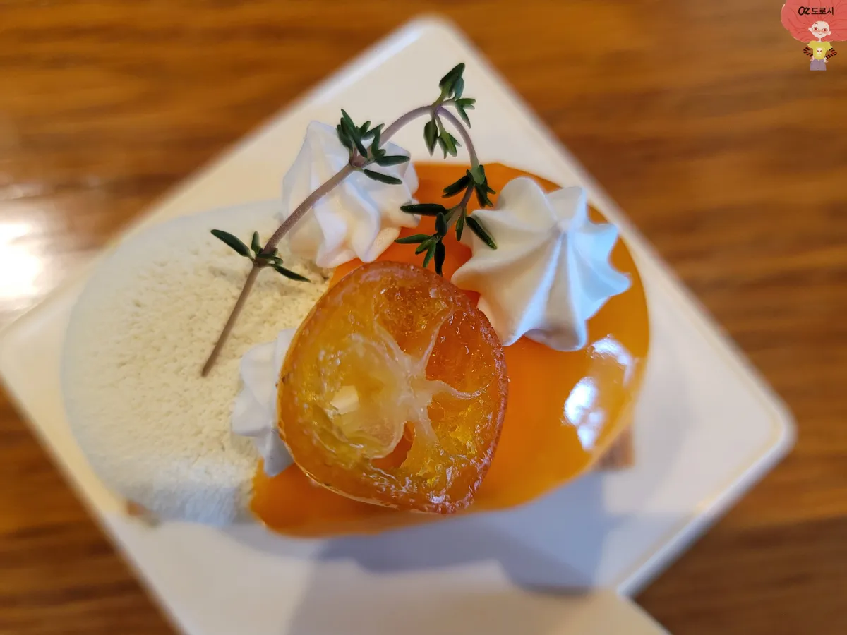 인천-중구-영종도-네스트호텔-쿤스트라운지-애트터눈-티-세트-금귤-얼그레이-무스-케이크