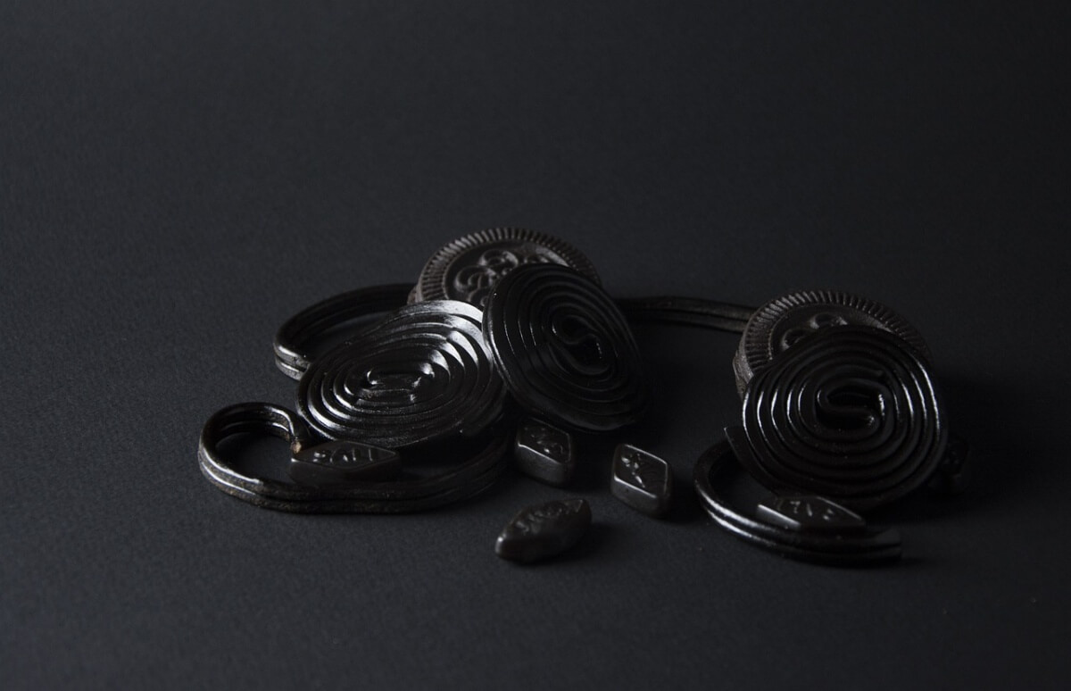 타원모양의-감초사탕