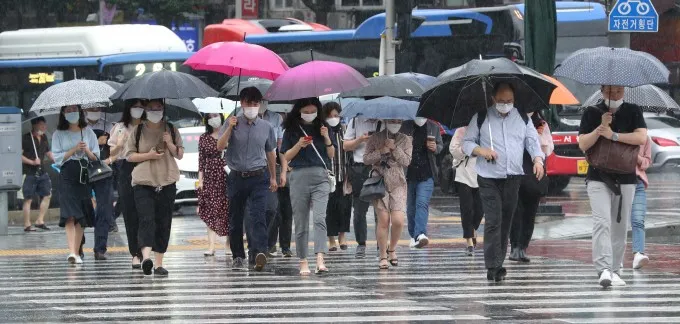 일본 장마 기간 지역별 도쿄 오사카 후쿠오카 오키나와 훗카이도 완벽 여행 정보_2