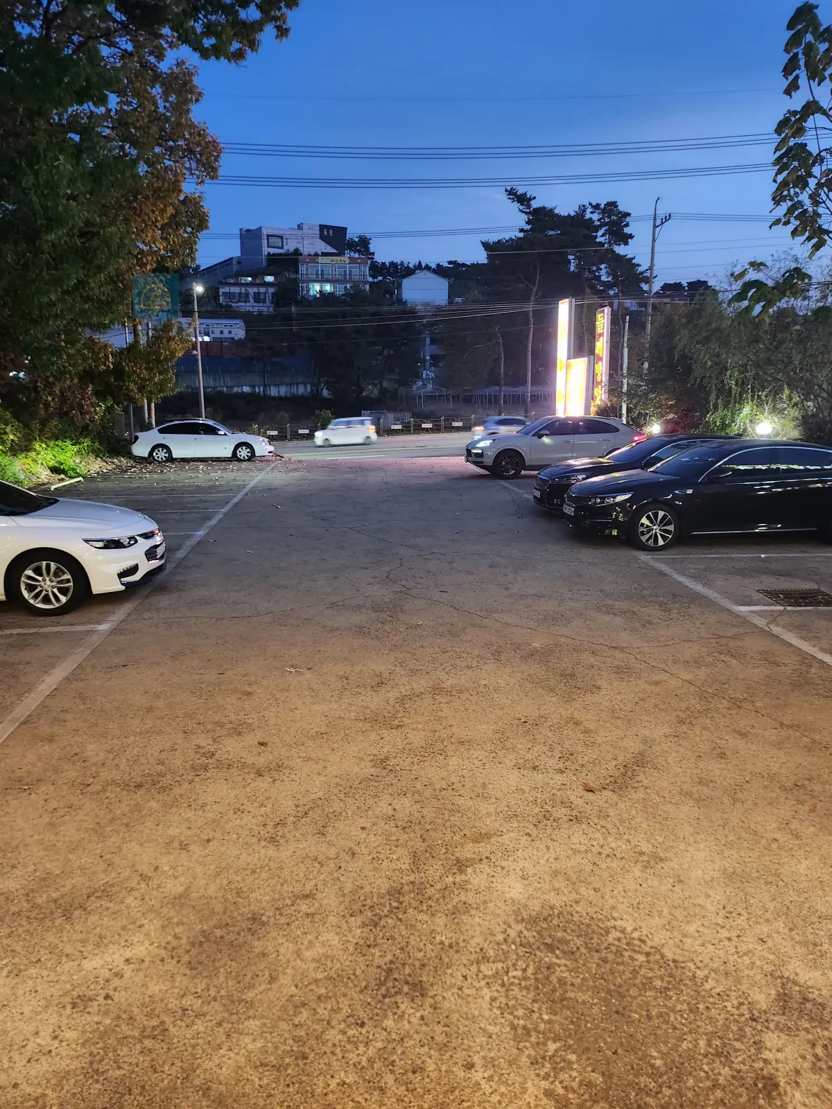 본가-부대찌개-주차장