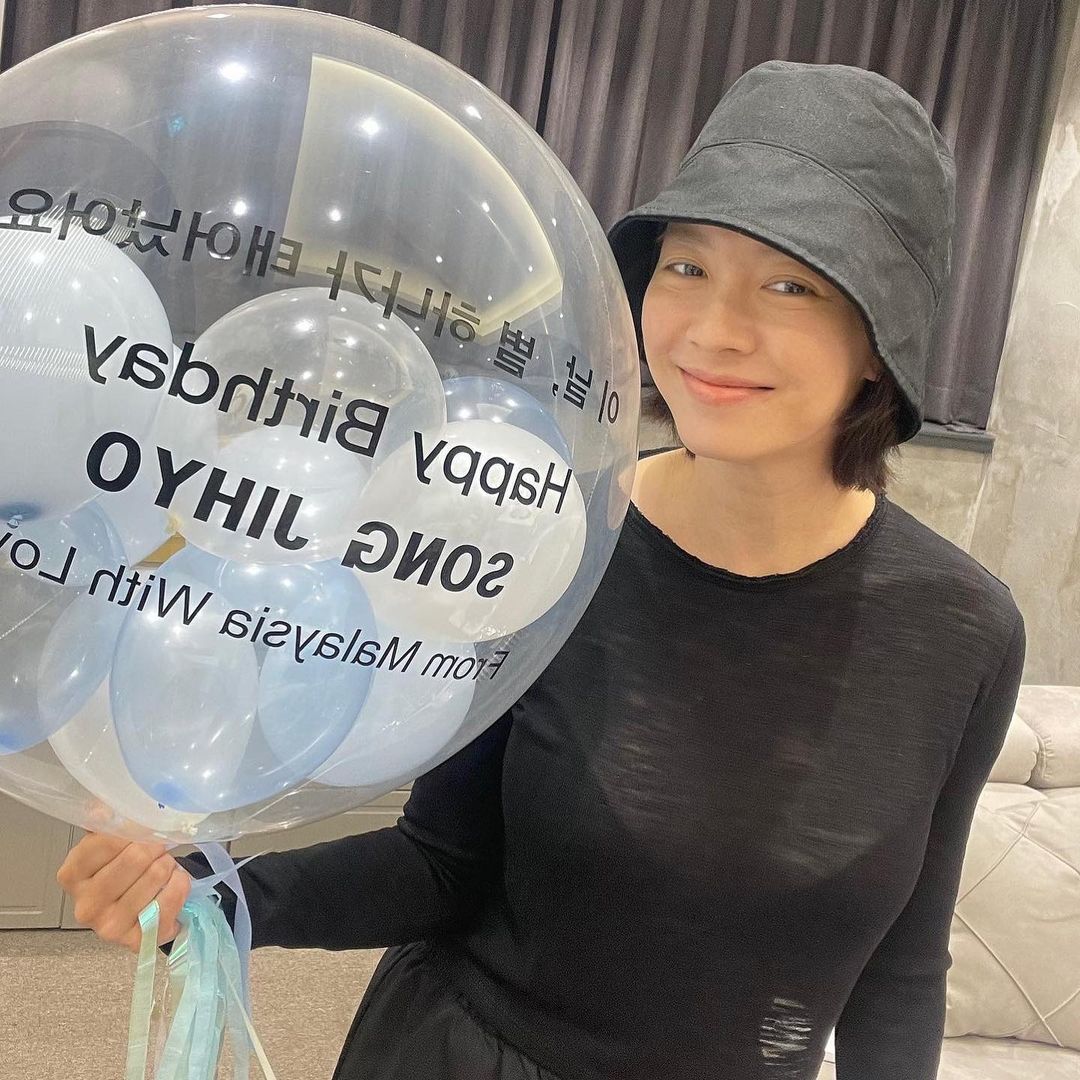 송지효 시스루