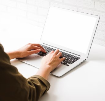 휴대폰 대신 노트북부터 여는 아침, 집중력과 하루 루틴이 달라졌습니다