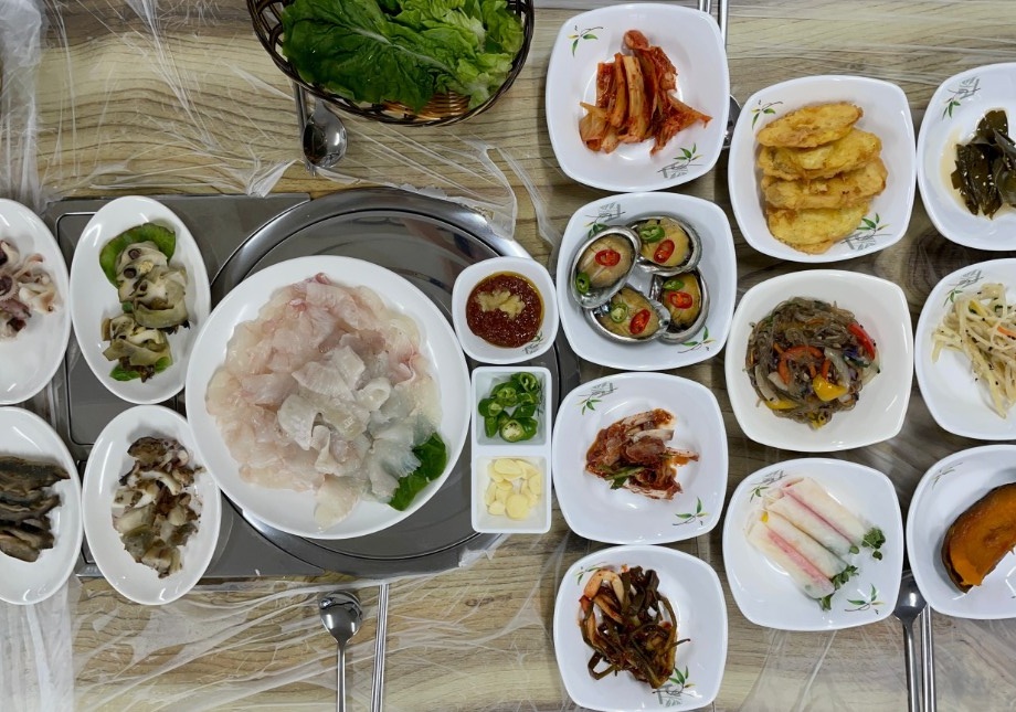 한국기행 신시도 1박3식 점심 식사 구성