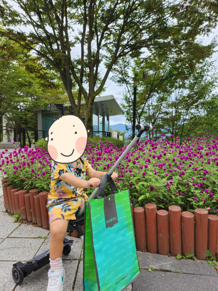 꽃밭의 아기
