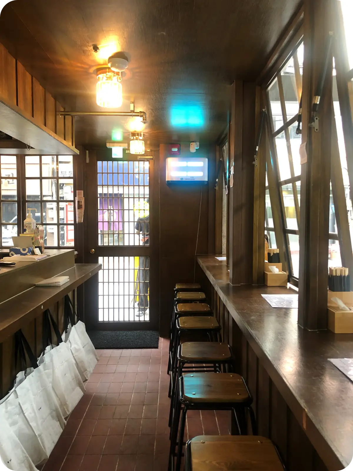 을지로-라스베가스-식당-1층-내부-모습